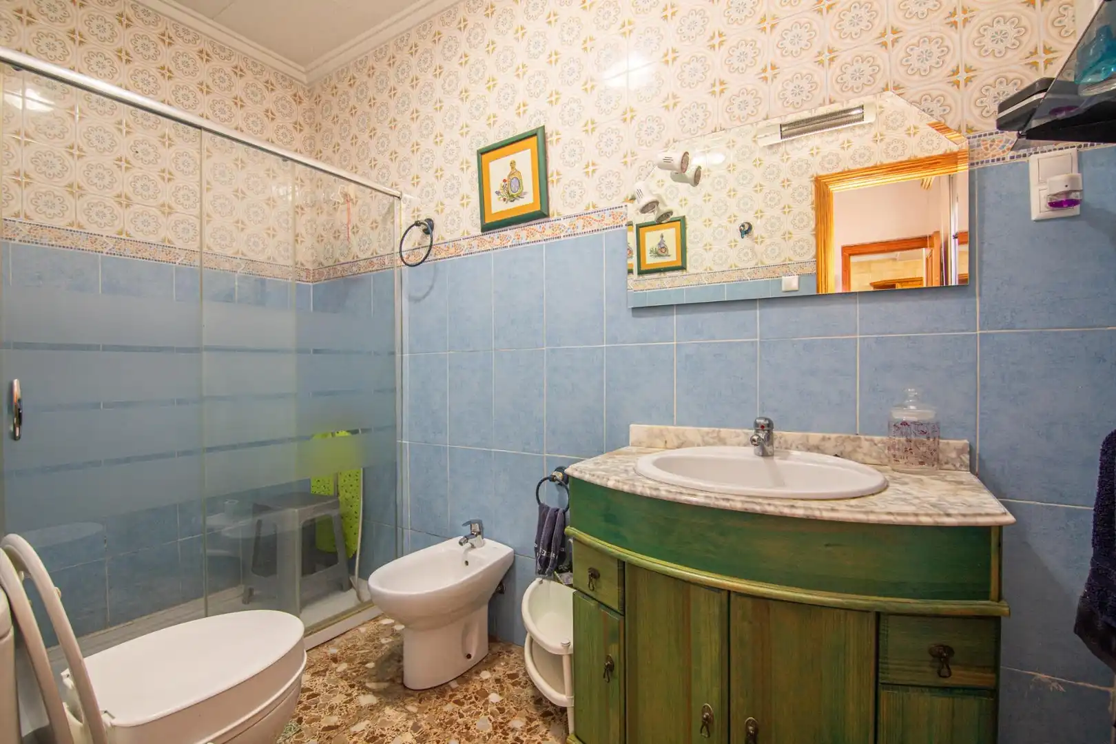 Badezimmer von Einfamilien-Reihenhaus zum Verkauf in Elche / Elx mit Klimaanlage, Terrasse und Balkon