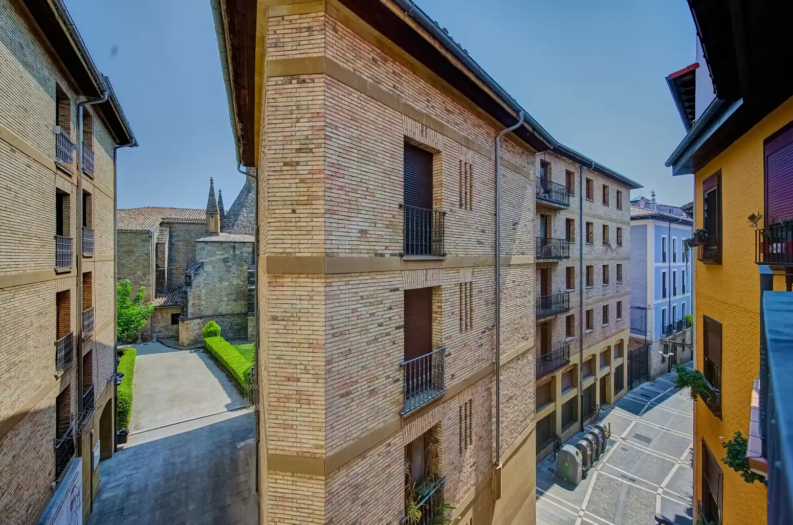 Vista exterior de Ático en venta en  Pamplona / Iruña con Calefacción, Parquet y Balcón