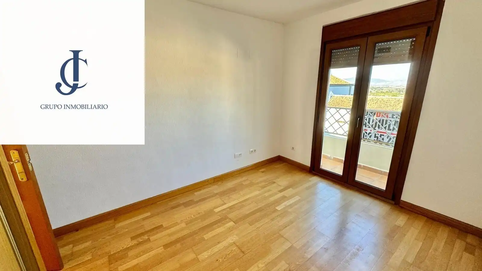 Casa aparellada en venda a UR6 15, imagen 9