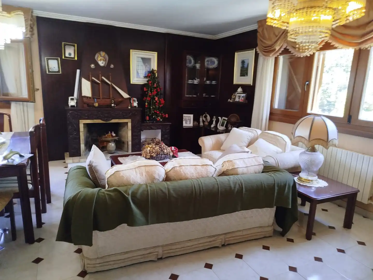 Sala d'estar de Casa o xalet en venda en Cangas  amb Calefacció, Jardí privat i Piscina
