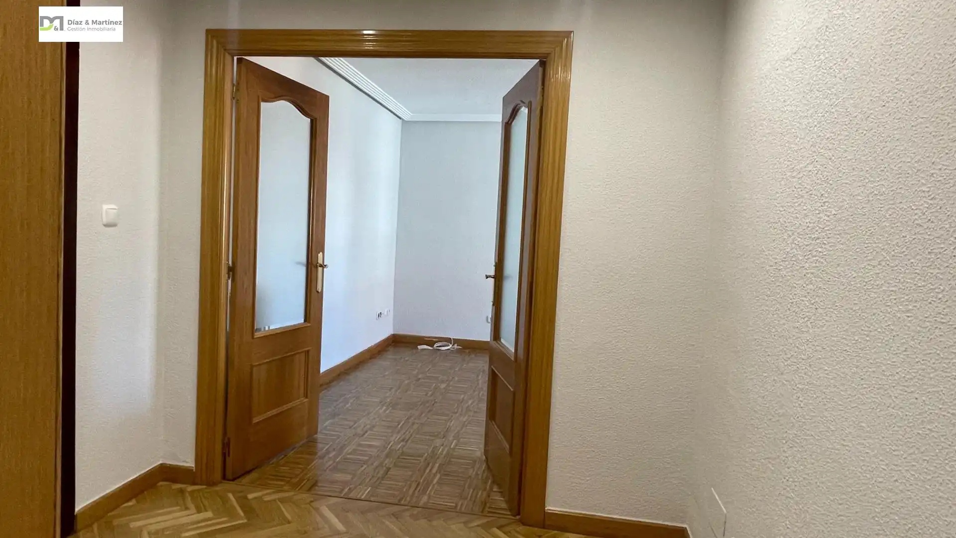 Piso en venta en León Capital  con Calefacción, Parquet y Terraza
