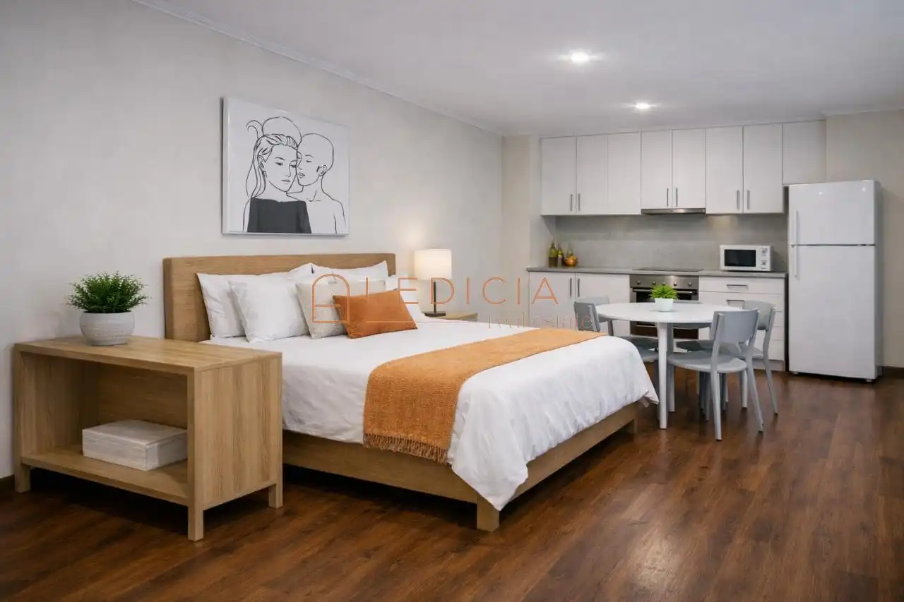 Habitación de Estudio en venta en Vigo  con Calefacción, Parquet y Amueblado