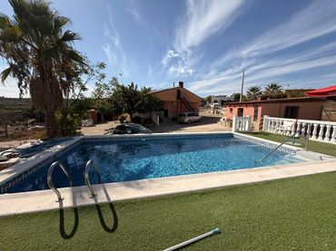 Xalet amb piscina en venda a Cheste