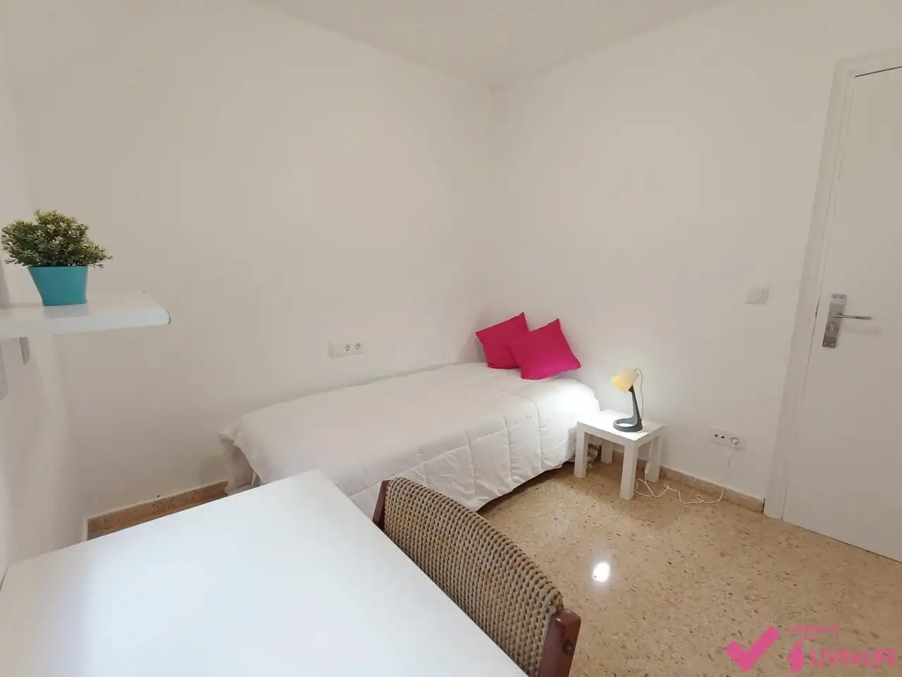Habitación de Piso de alquiler en Burjassot con Aire acondicionado, Terraza y Amueblado