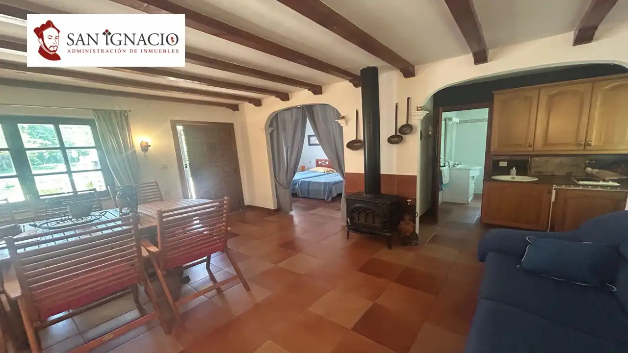 Sala d'estar de Casa o xalet en venda en Merindad de Montija amb Calefacció, Jardí privat i Moblat