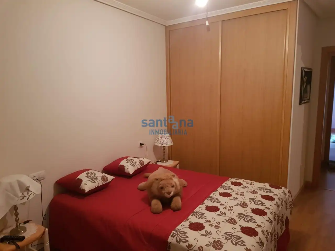Dormitori de Apartament en venda en La Robla  amb Calefacció, Parquet i Terrassa