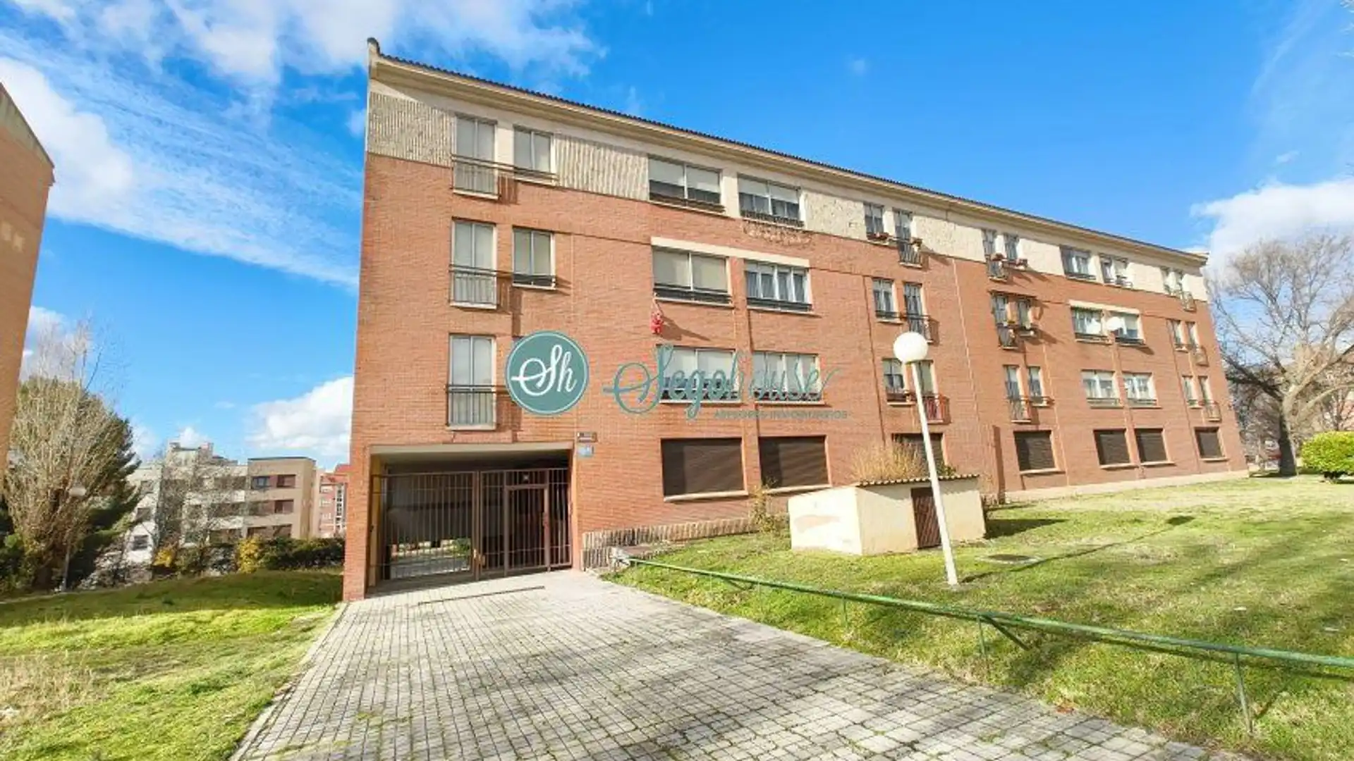 Vista exterior de Pis en venda en Segovia Capital amb Calefacció, Parquet i Terrassa