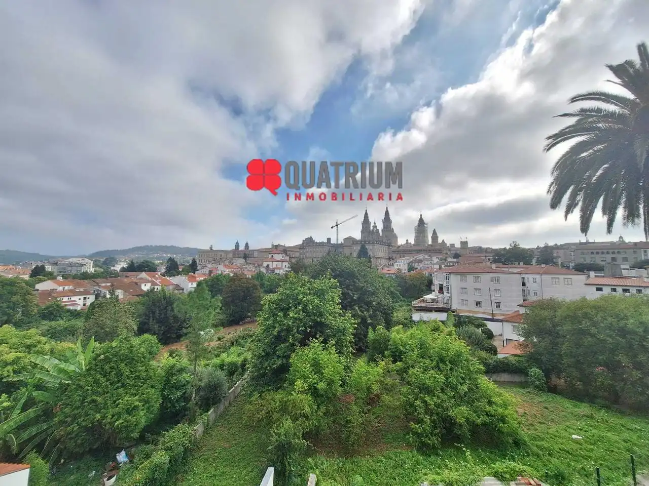 Vista exterior de Pis de lloguer en Santiago de Compostela  amb Calefacció i Moblat