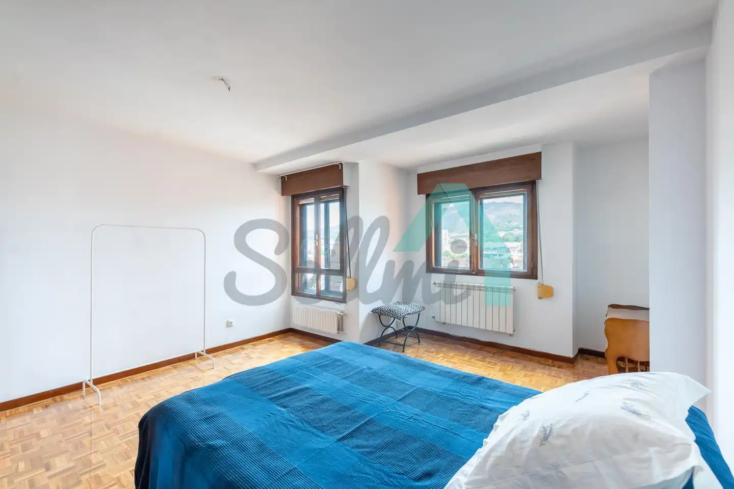 Habitación de Piso de alquiler en Oviedo  con Calefacción, Parquet y Amueblado