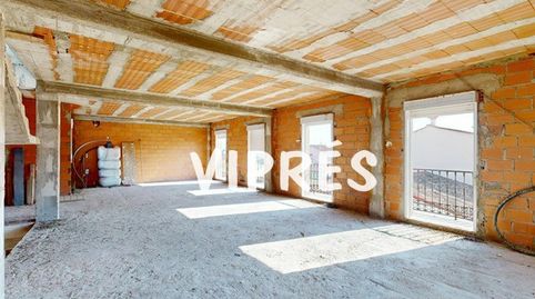 Hoy te traigo una vivienda muy especial...Se trata de un piso en Arroyo de la Luz, con 130 m construidos, ubicado en un primer pis
