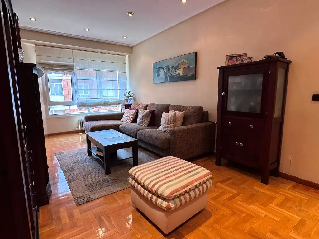 Sala de estar de Piso en venta en Gijón  con Calefacción, Parquet y Horno