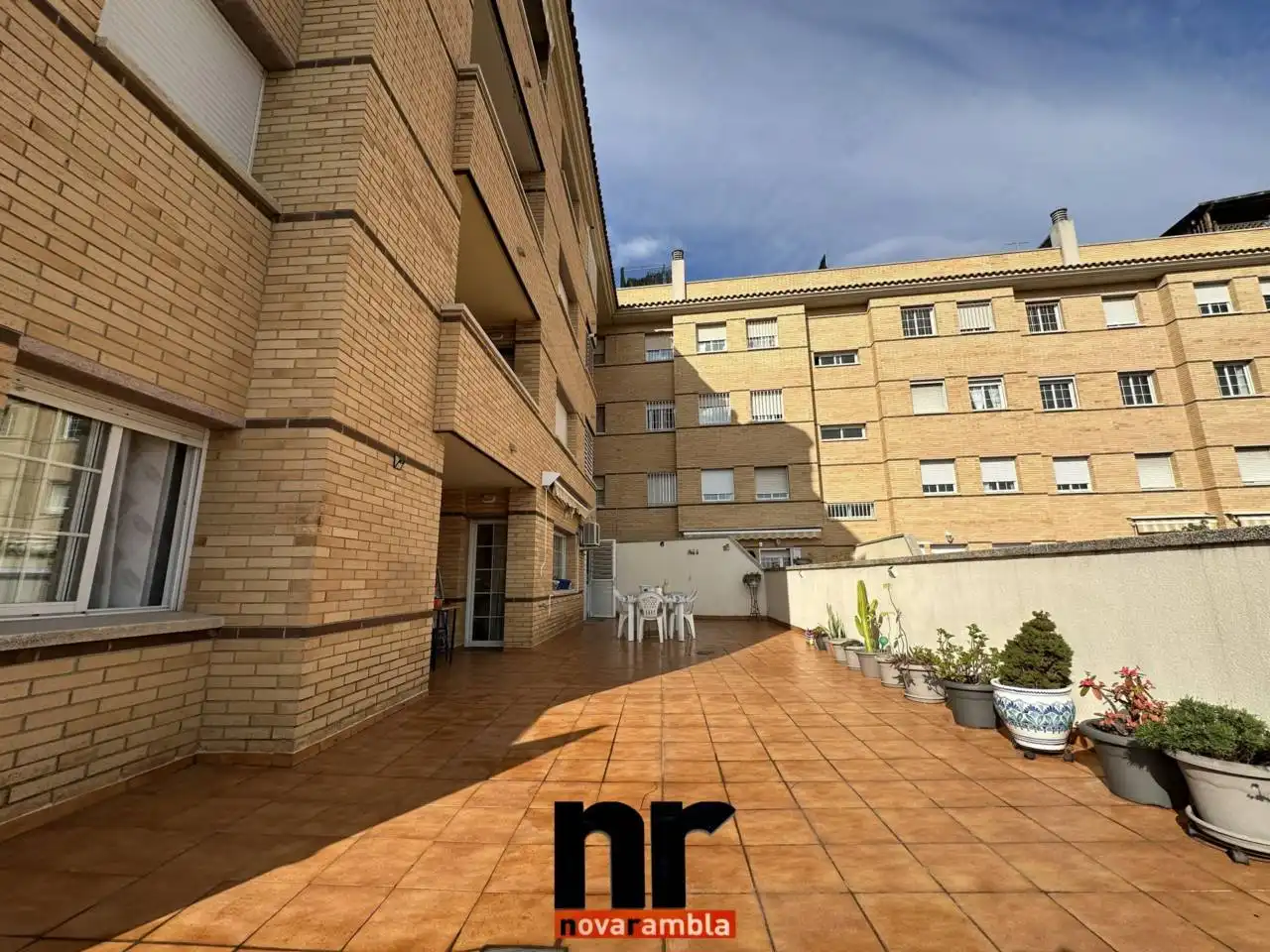 Außenansicht von Wohnung zum Verkauf in Ripollet mit Klimaanlage, Heizung und Terrasse