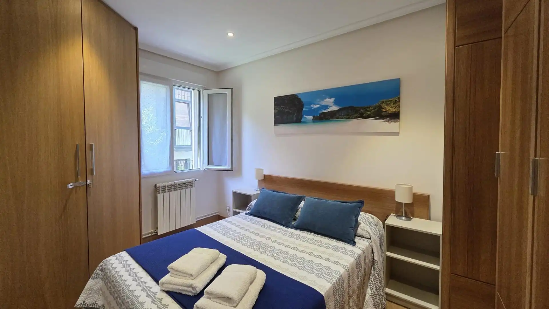 Schlafzimmer von Wohnung zur Miete in Santander mit Heizung und Möbliert