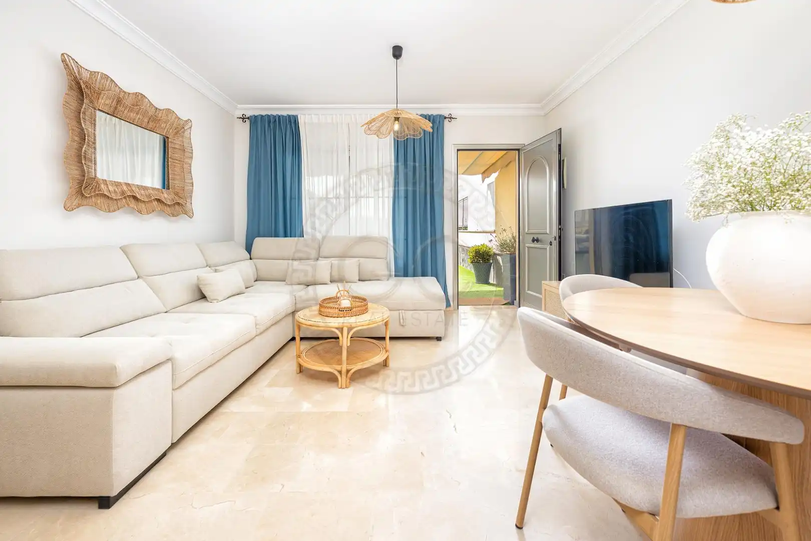 Sala de estar de Casa adosada de alquiler en Mogán con Aire acondicionado, Jardín privado y Terraza