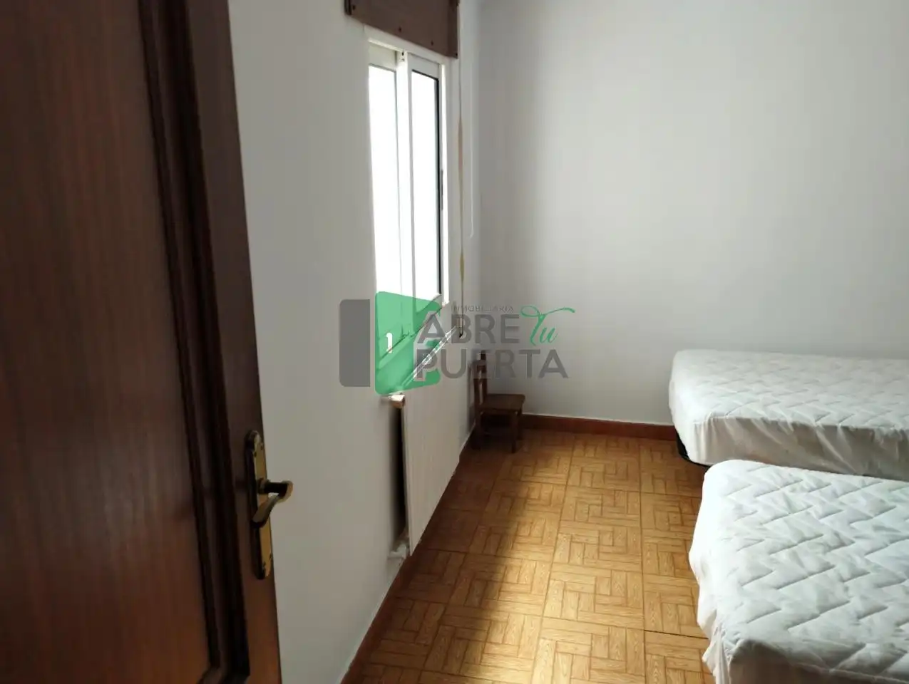 Dormitori de Àtic en venda en A Pobra de Trives  amb Calefacció, Parquet i Moblat