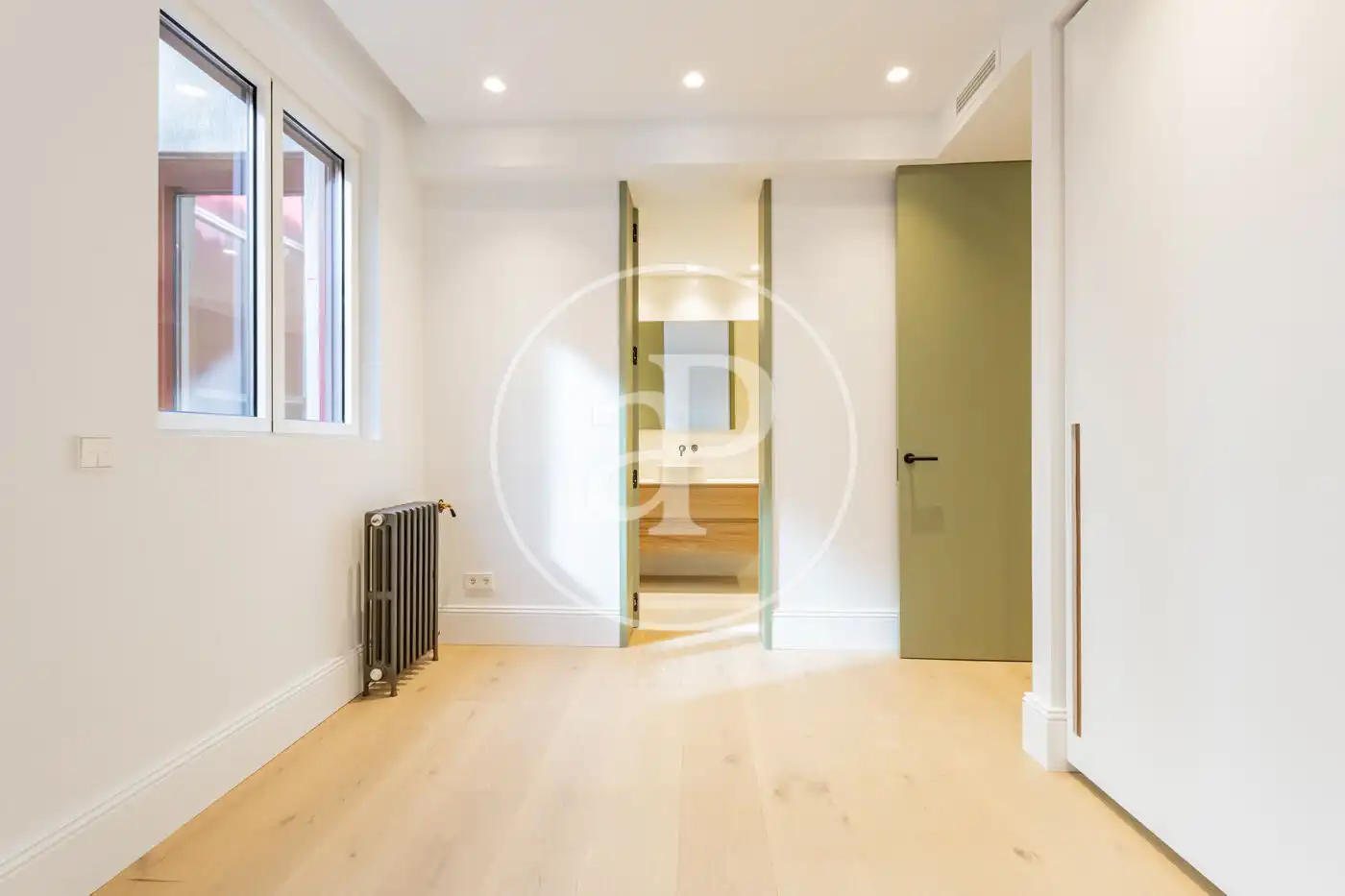 Bedroom of Flat for sale in Madrid  with Air Conditioner, Heating and Balcony