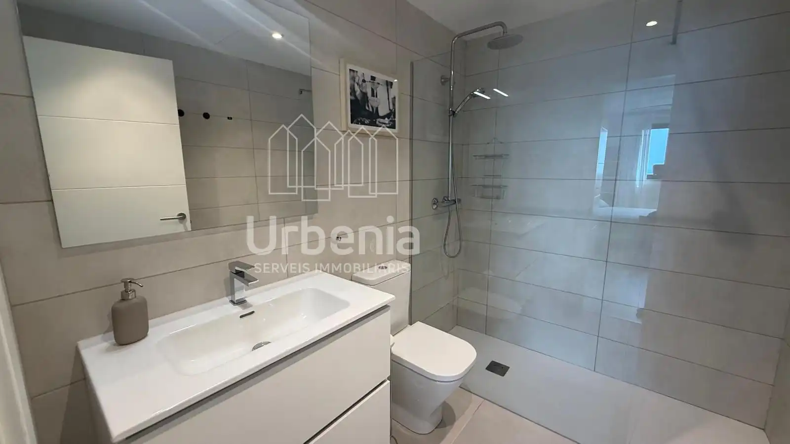 Baño de Piso de alquiler en Mataró con Aire acondicionado, Calefacción y Terraza