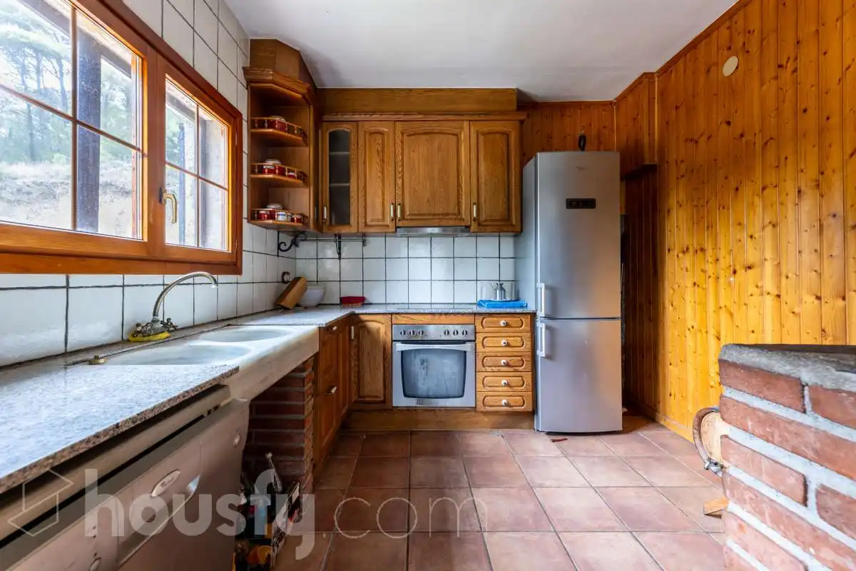 Cuina de Casa o xalet en venda en Torrelles de Foix amb Aire condicionat, Calefacció i Jardí privat