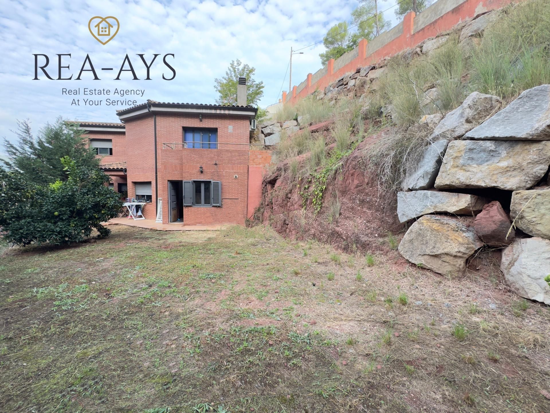 Jardí de Casa o xalet en venda en Cervelló amb Aire condicionat, Calefacció i Jardí privat