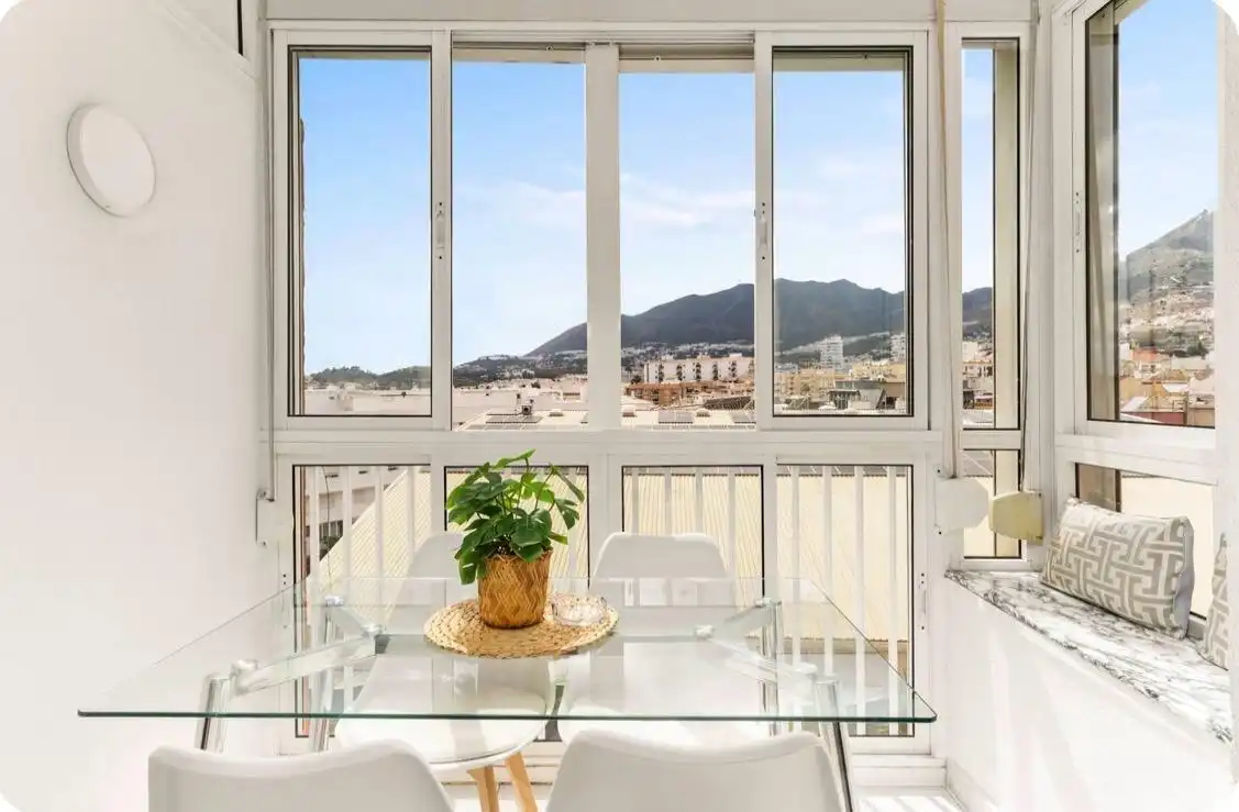 Außenansicht von Wohnung zum Verkauf in Benalmádena mit Klimaanlage, Privatgarten und Möbliert