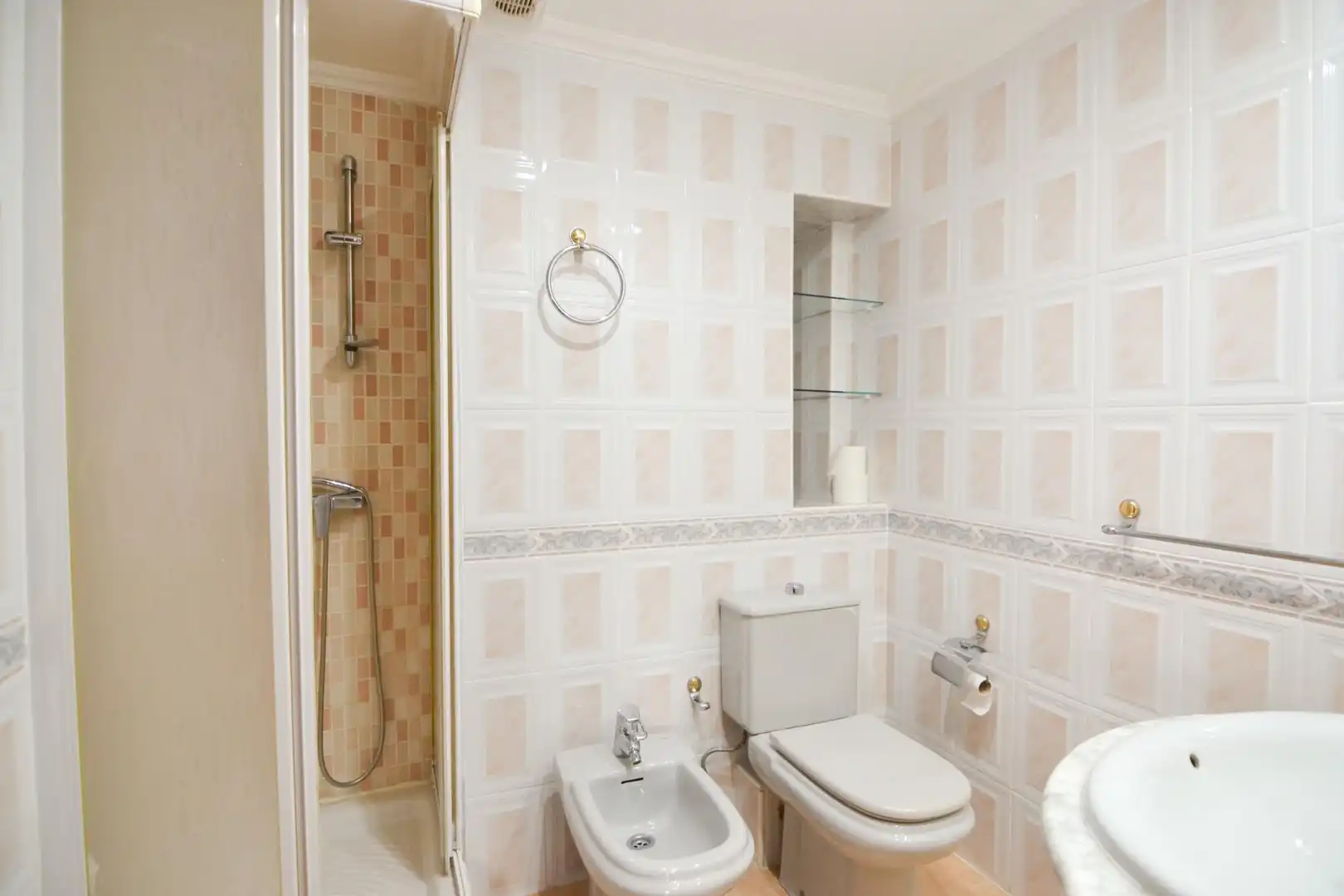 Baño de Piso en venta en Navalcarnero con Aire acondicionado, Calefacción y Terraza