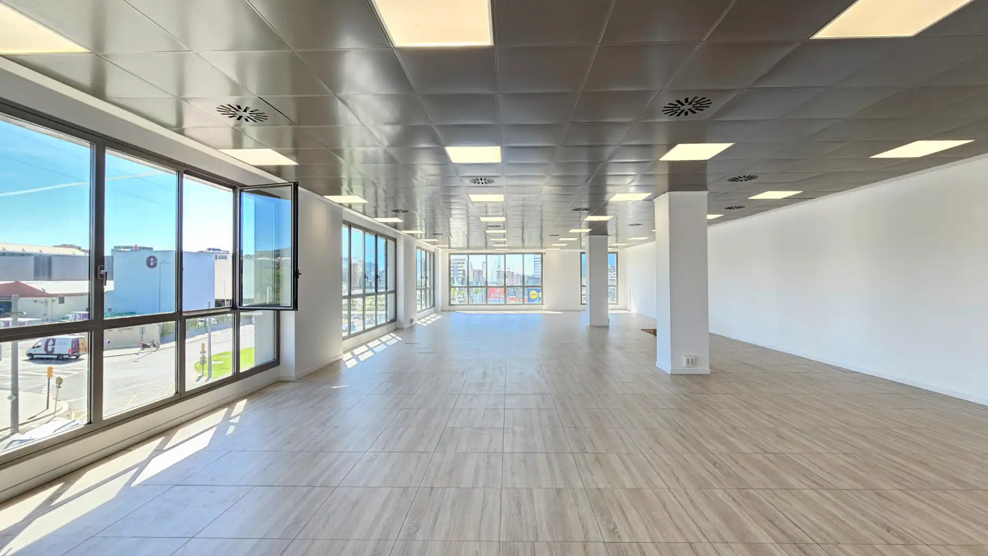 Büro zur Miete in Sant Joan Despí mit Klimaanlage und Alarm