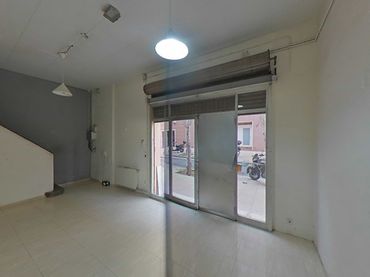 Local comercial en venta en Carrer de Travau