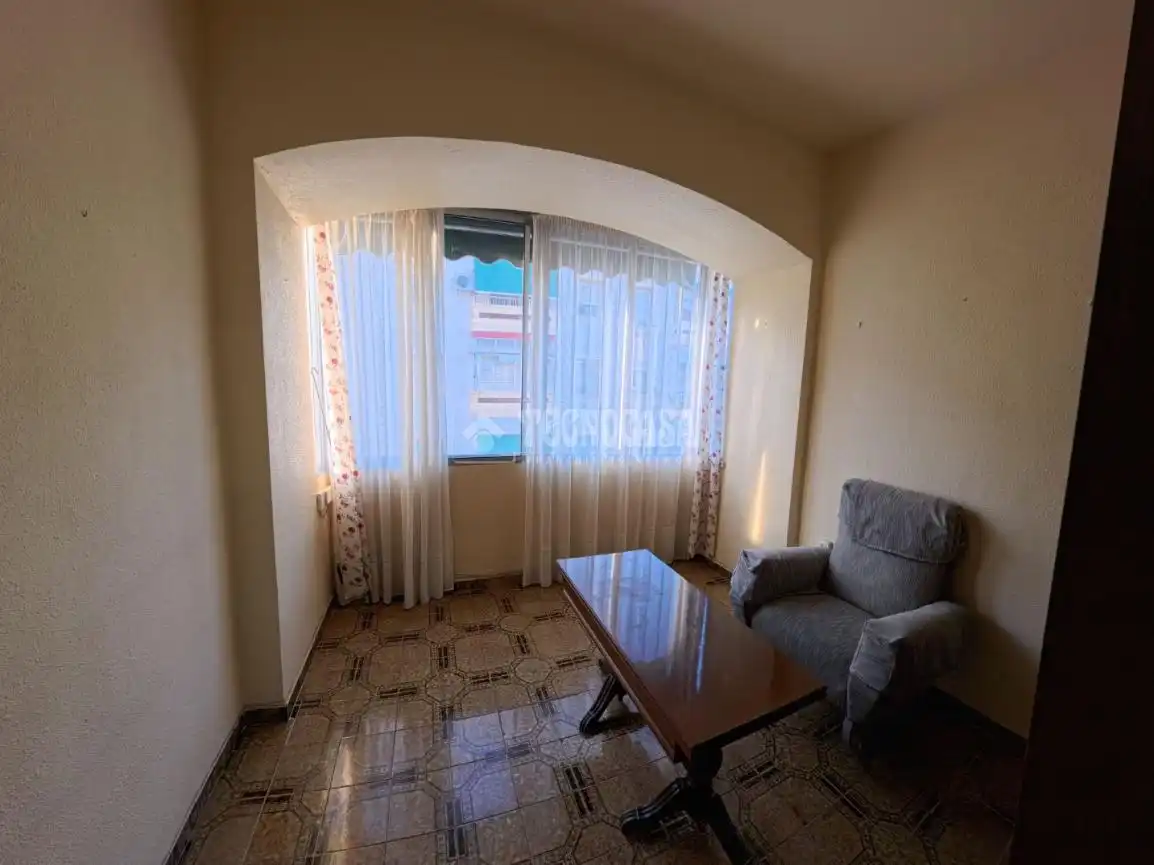 Habitación de Piso en venta en Alicante / Alacant con Terraza y Balcón
