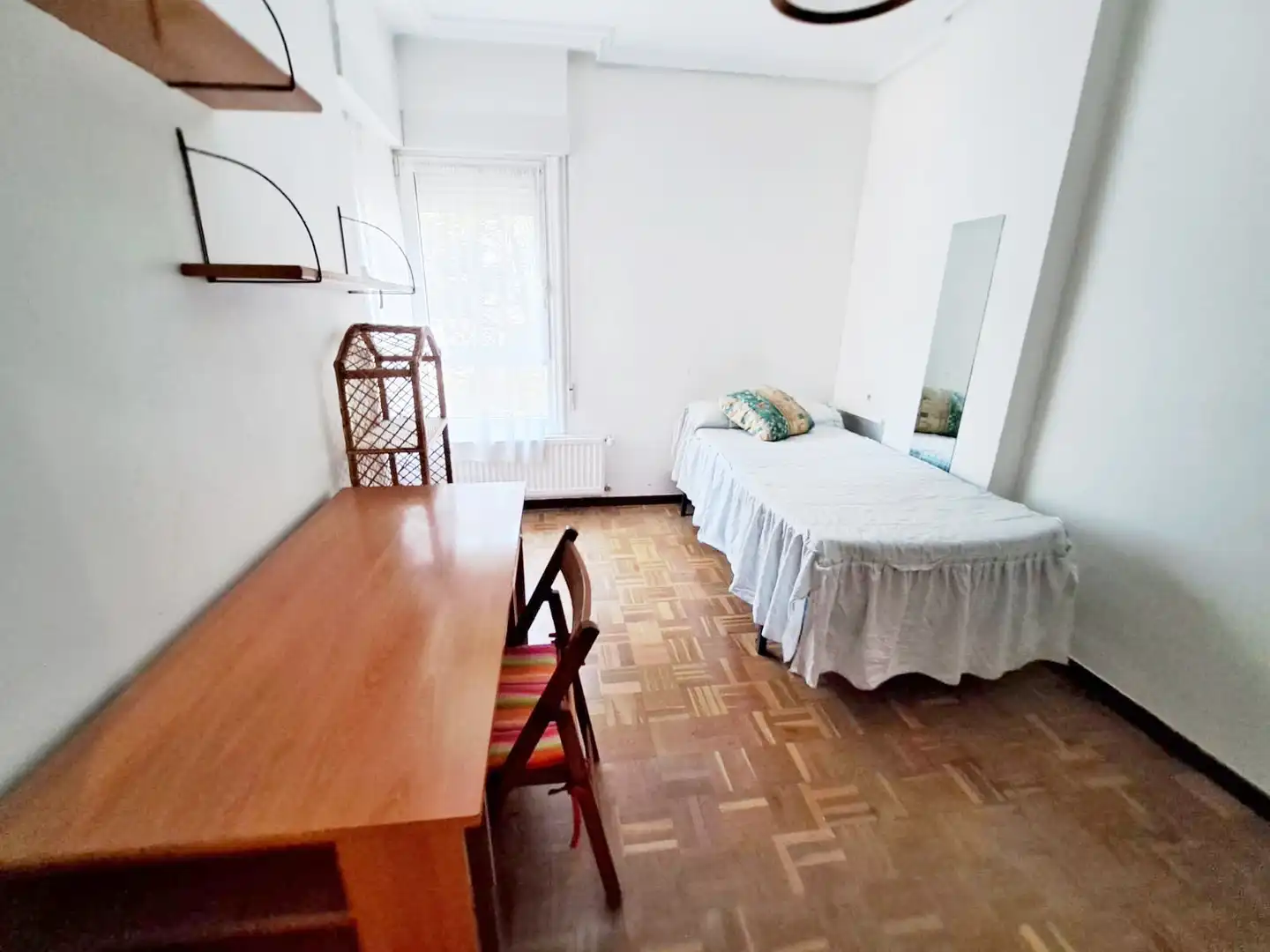 Dormitori de Pis en venda en Vitoria - Gasteiz amb Calefacció, Parquet i Terrassa