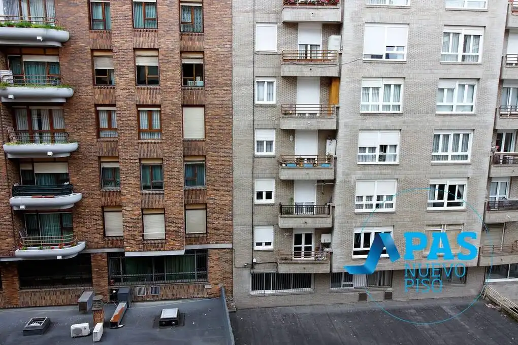 Außenansicht von Wohnung zum Verkauf in Santander mit Heizung