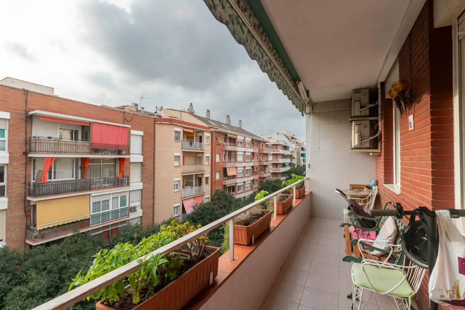 Wohnung mit Balkon zum Verkauf in Calle JOAN GÜELL