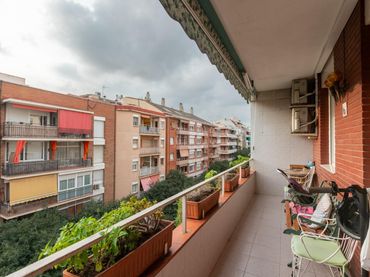 Pis amb balcó en venda a Calle JOAN GÜELL