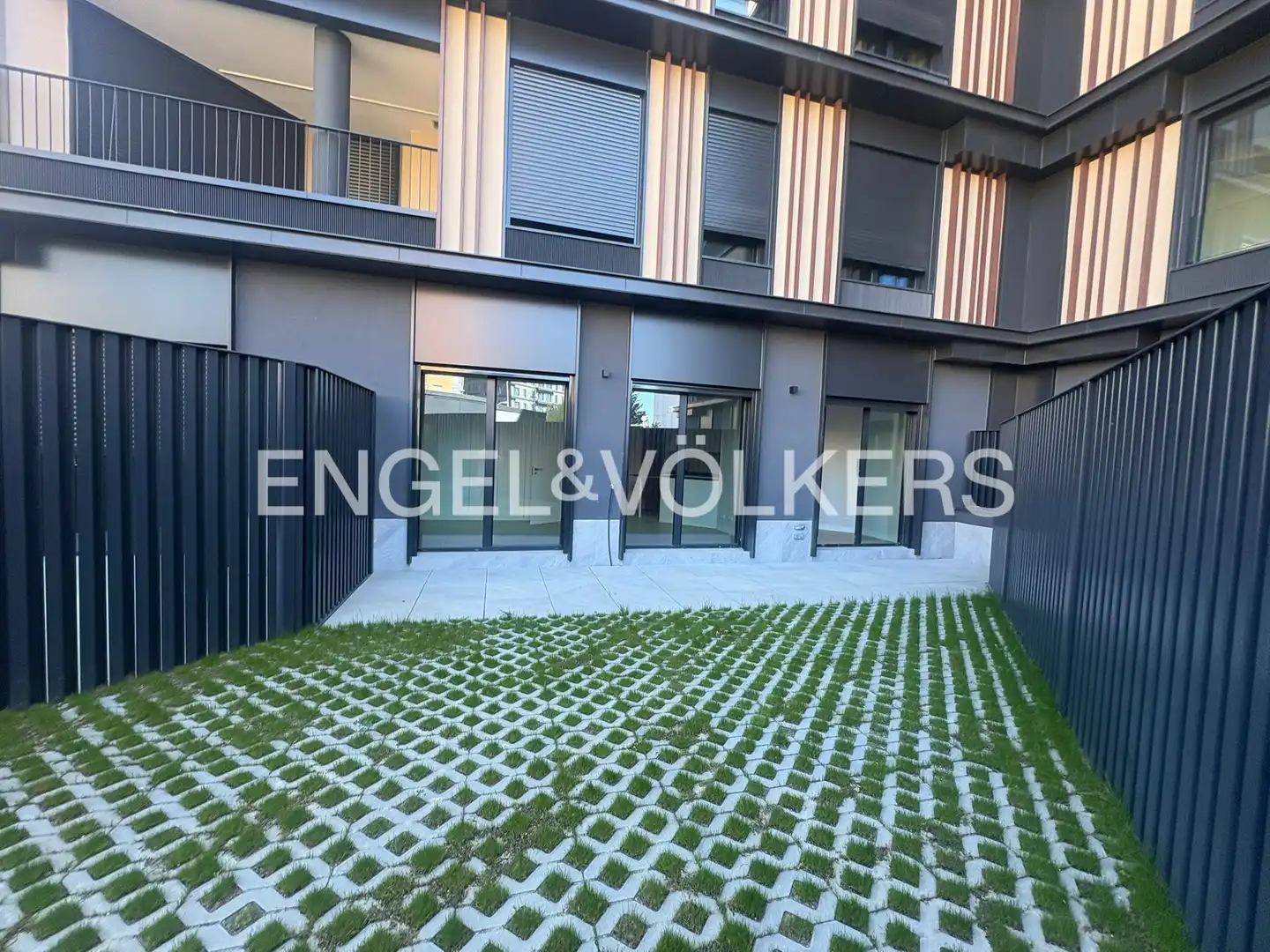 Terrassa de Pis de lloguer en Madrid amb Aire condicionat, Calefacció i Jardí privat
