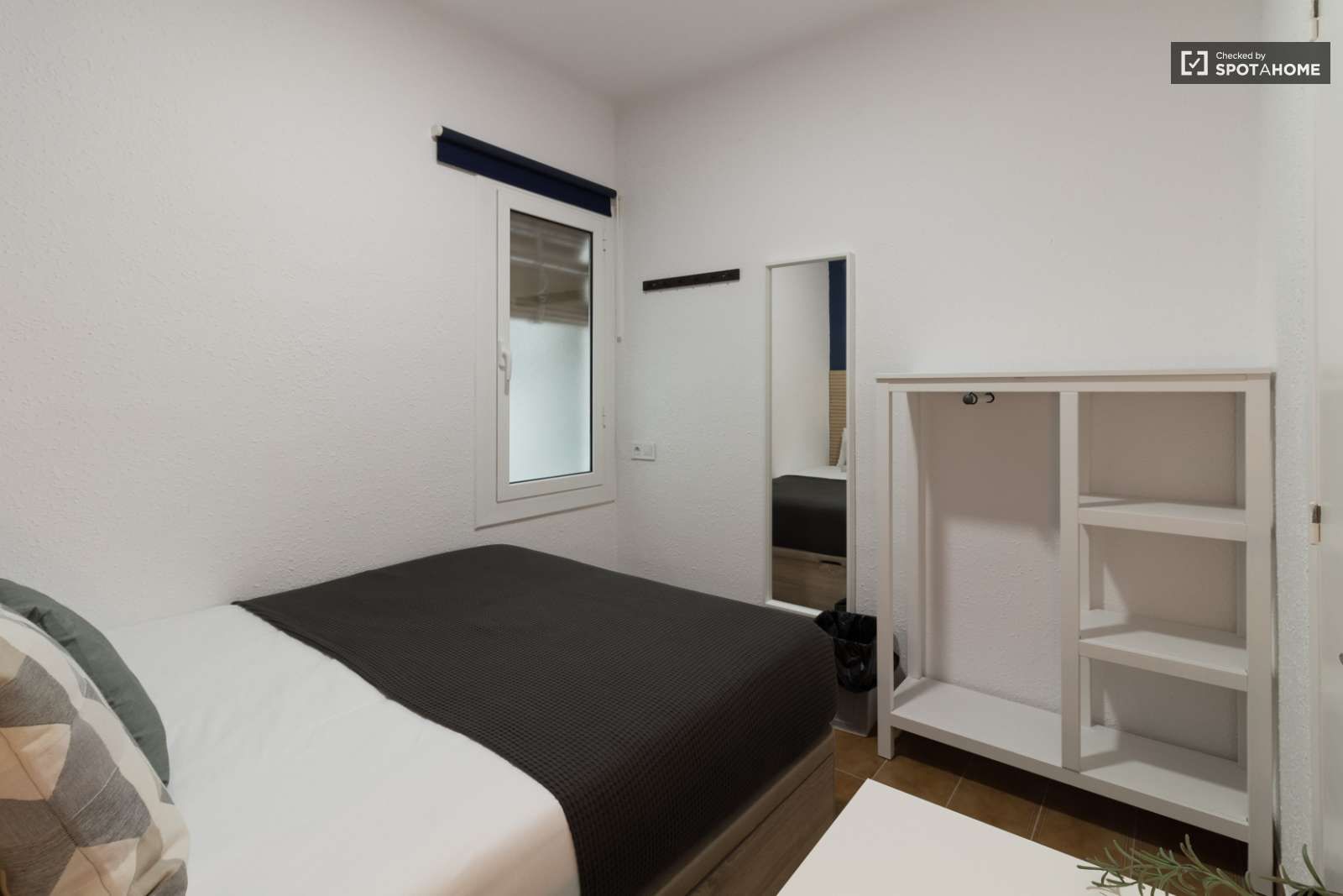 Bedroom of Flat to share in  Barcelona Capital  with Air Conditioner and Terrace