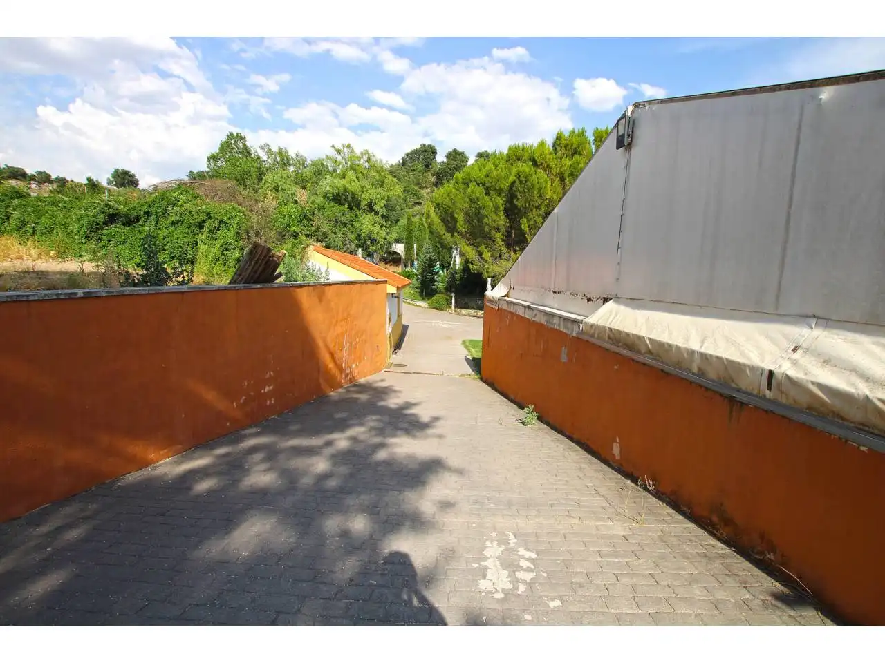 Vista exterior de Terreno en venta en Valdegrudas, Guadalajara