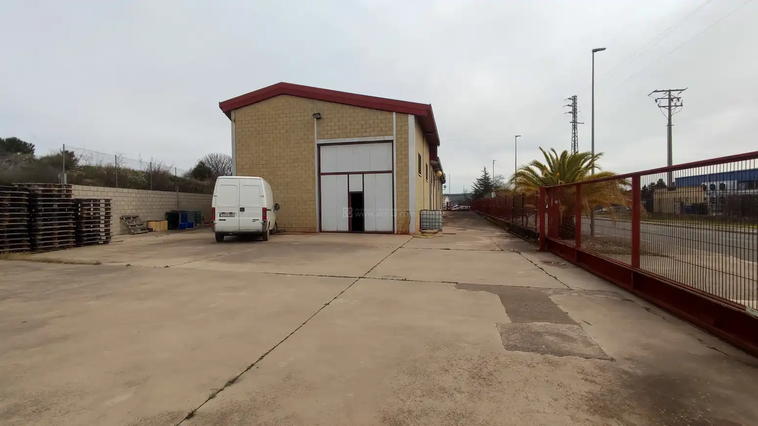 Vista exterior de Nau industrial de lloguer en Navarrete