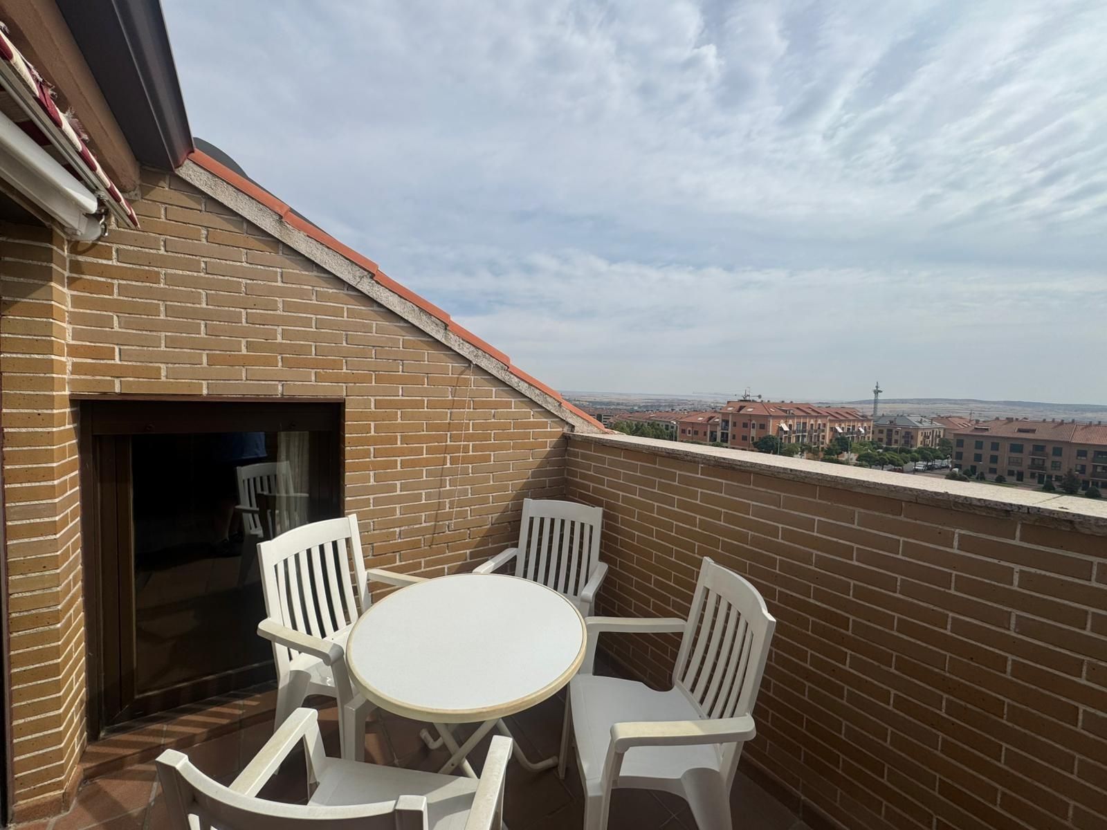 Flat for sale in Calle BACHILLER FINARDO VALERIO, Pizarrales, Salamanca Capital