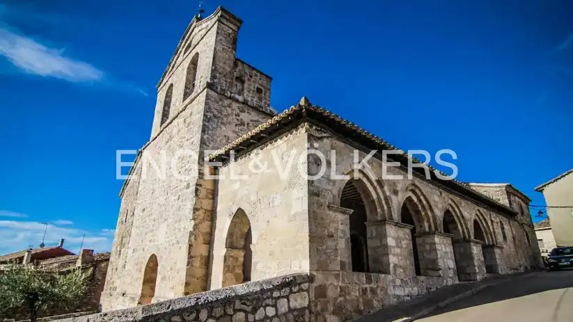 Vista exterior de Casa adosada en venda en Valdeavellano amb Calefacció i Jardí privat