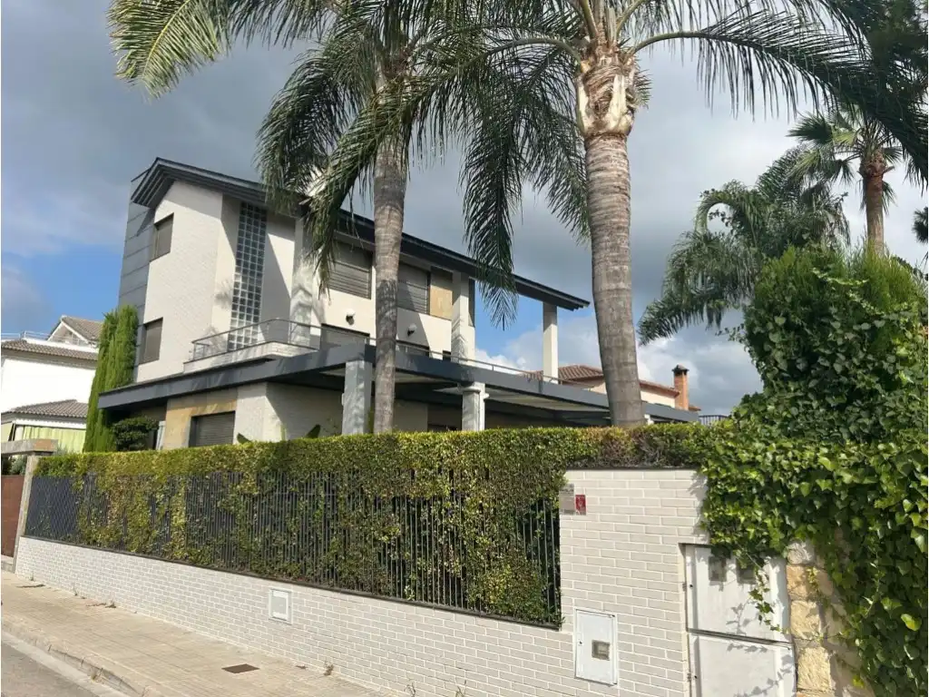 Vista exterior de Casa o xalet en venda en Gandia amb Aire condicionat, Jardí privat i Terrassa