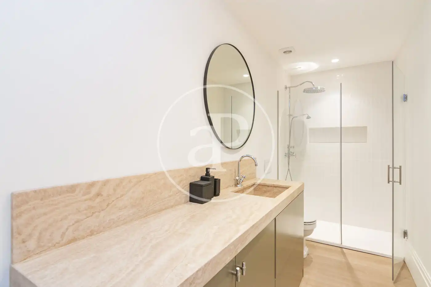 Badezimmer von Wohnung zum Verkauf in Madrid mit Klimaanlage, Heizung und Balkon