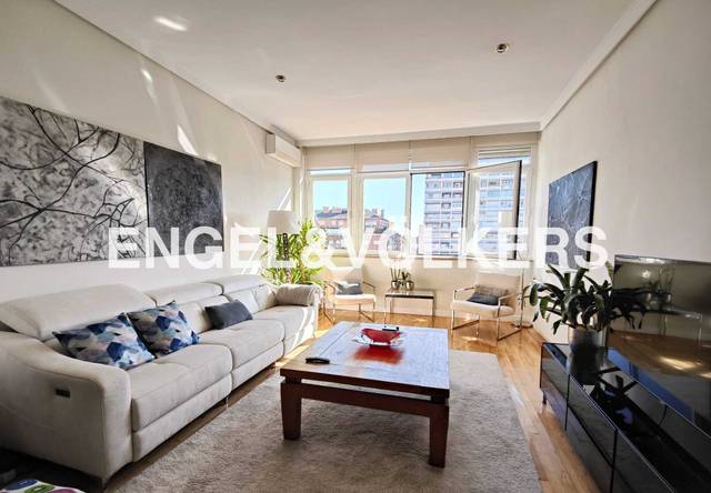 Apartamento en Alquiler en Cuatro Caminos - Azca