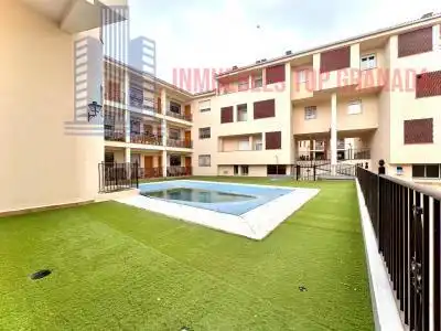 Außenansicht von Wohnung zum Verkauf in Churriana de la Vega mit Abstellraum und Gemeinschaftspool