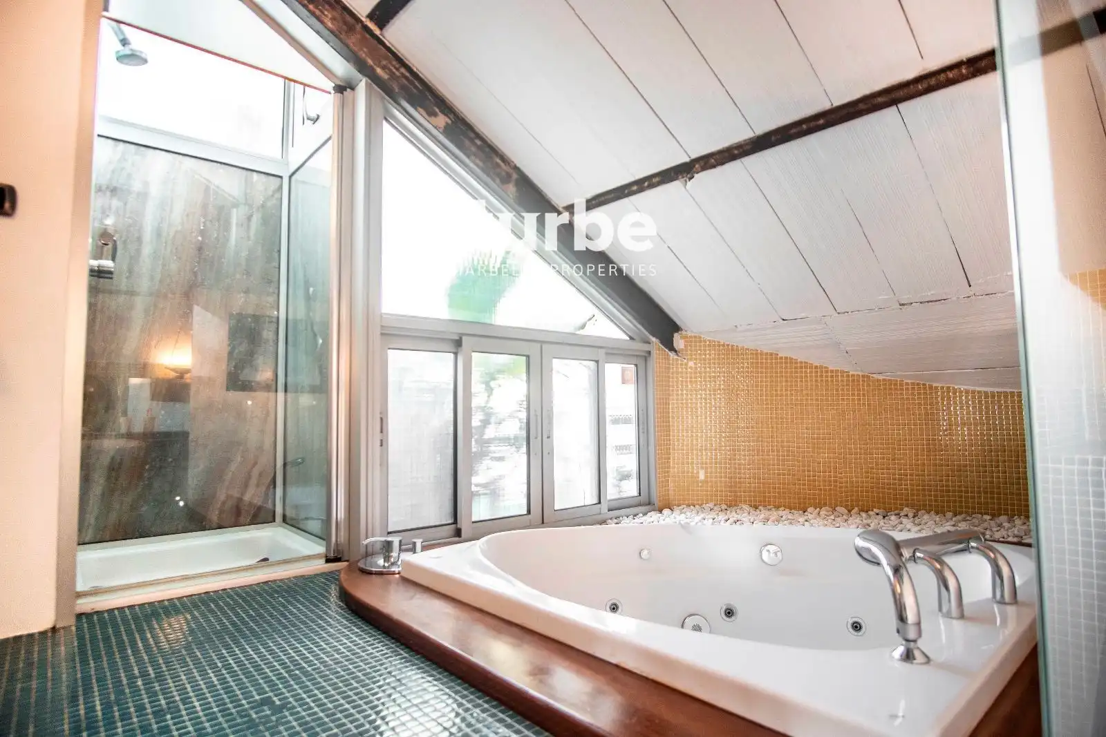 Badezimmer von Dachboden zur Miete in Fuengirola mit Klimaanlage, Terrasse und Möbliert