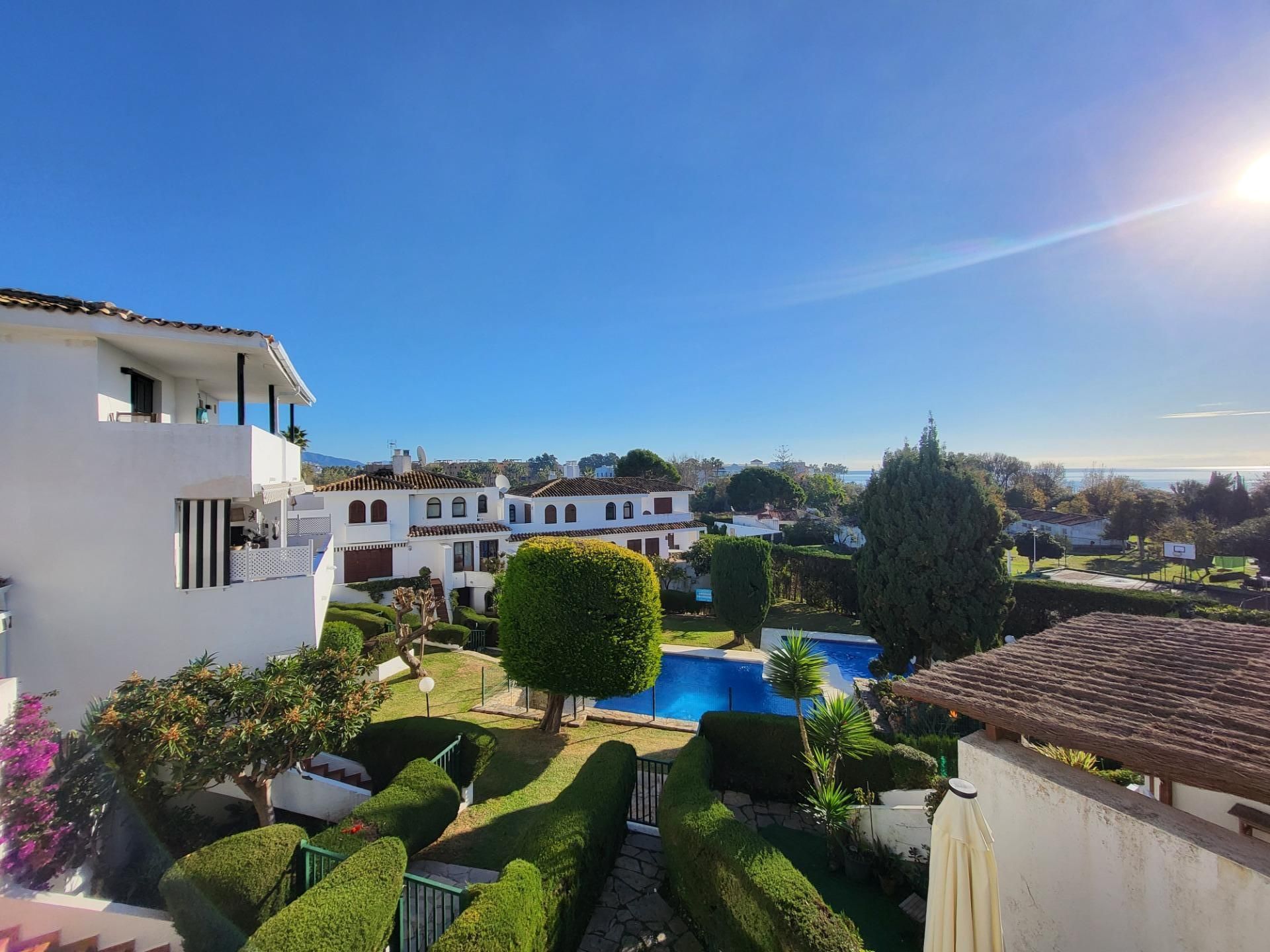 Vista exterior de Casa o xalet en venda en Estepona amb Aire condicionat, Terrassa i Traster