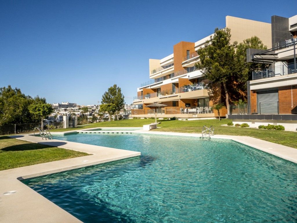 Piscina de Àtic en venda en Orihuela amb Aire condicionat, Moblat i Forn