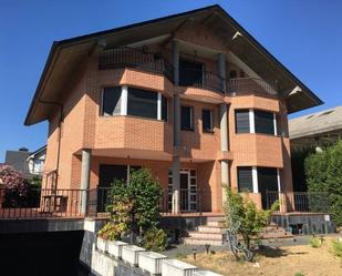 Vista exterior de Casa o xalet en venda en Ponferrada amb Calefacció, Jardí privat i Terrassa