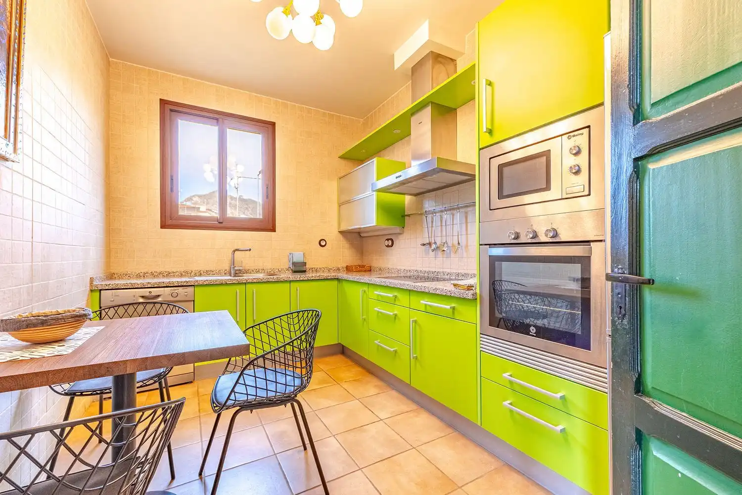 Cocina de Casa o chalet en venta en Telde con Jardín privado, Terraza y Piscina