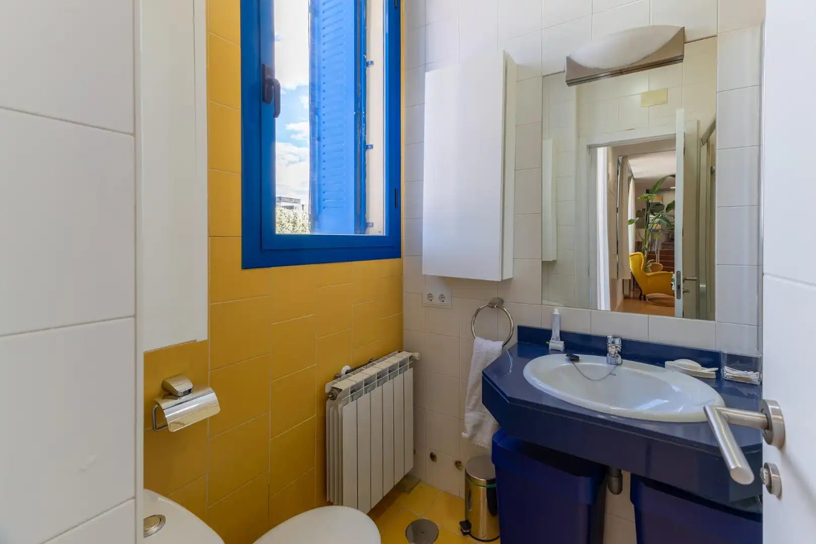 Bany de Casa o xalet en venda en Madrid amb Aire condicionat, Calefacció i Jardí privat