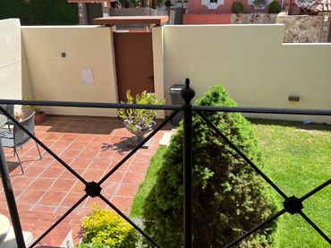 Casa aparellada amb jardí en venda a Cobeña