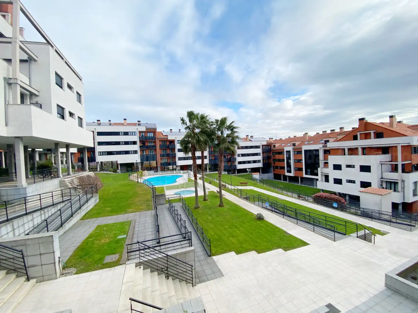 Außenansicht von Wohnung zur Miete in Gijón  mit Heizung, Privatgarten und Parkett
